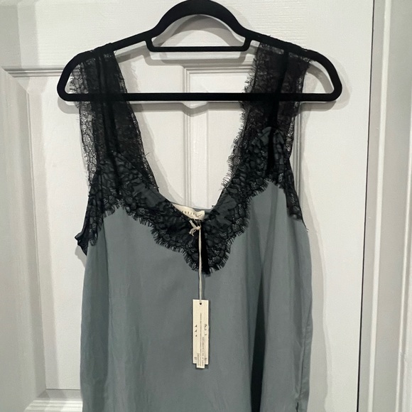 Love stitch Thrill of the Lace Cami Blue - Picture 2 of 2